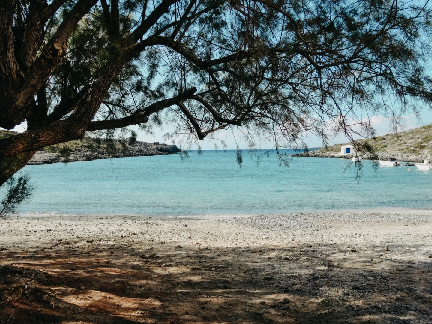 Limnionas beach ist eine ruhige nicht sehr belebte Bucht auf Kythira. Ein paar Fischerboote und eine kleine Taverne und viel Stille.